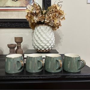 4 x coffee mugs